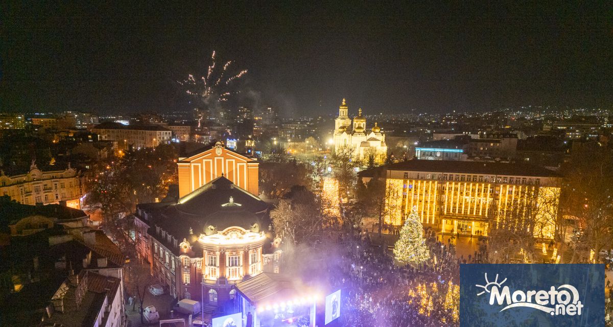 С музика празничен дух и много усмивки Варна посрещна настъпването