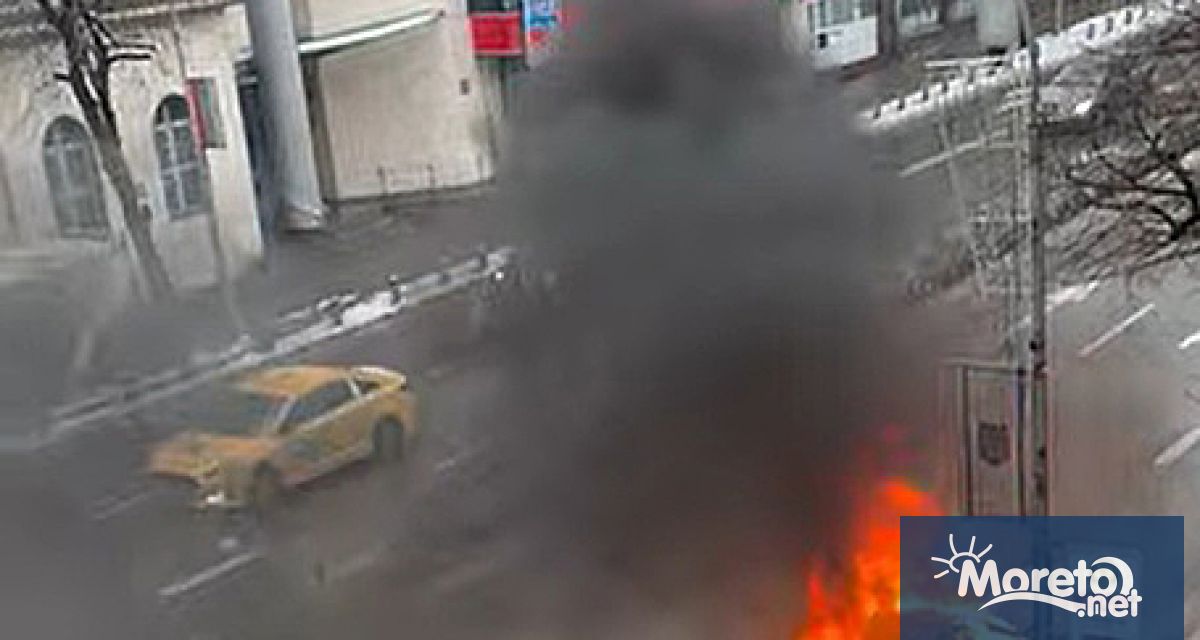 Кола се е запалила по време на движение по бул