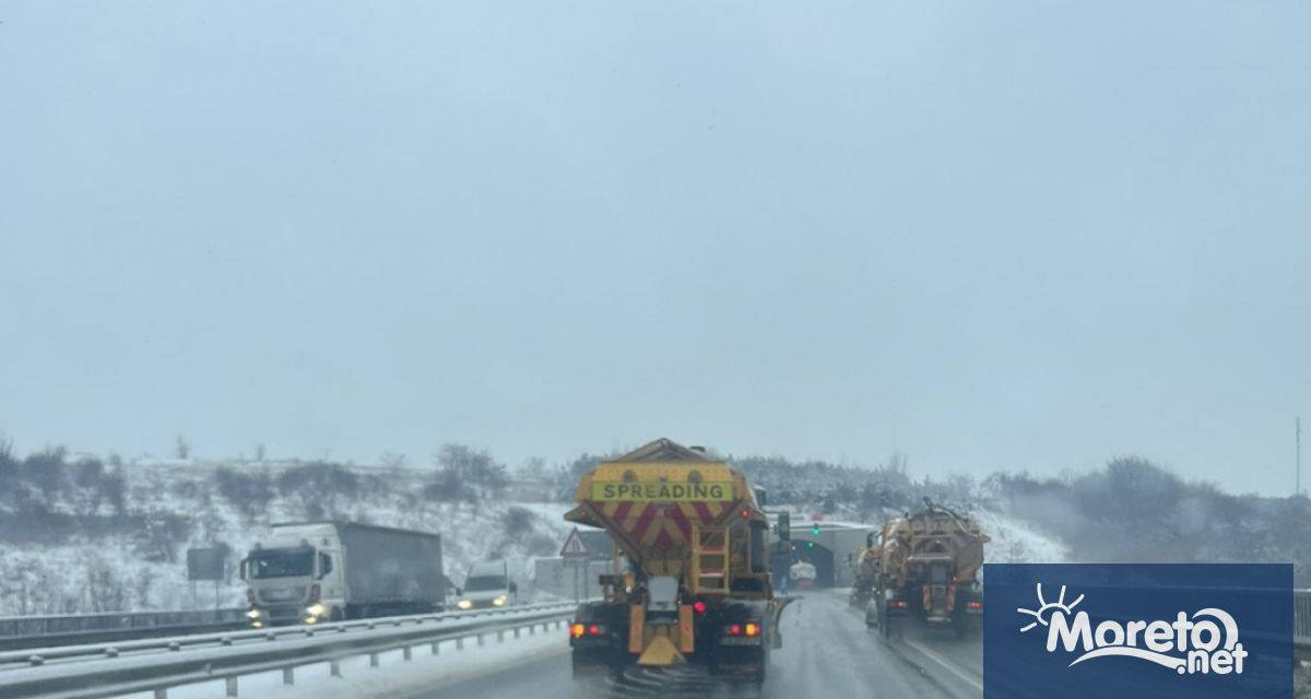 489 снегопочистващи машини обработват републиканските пътища В следващите часове трасетата