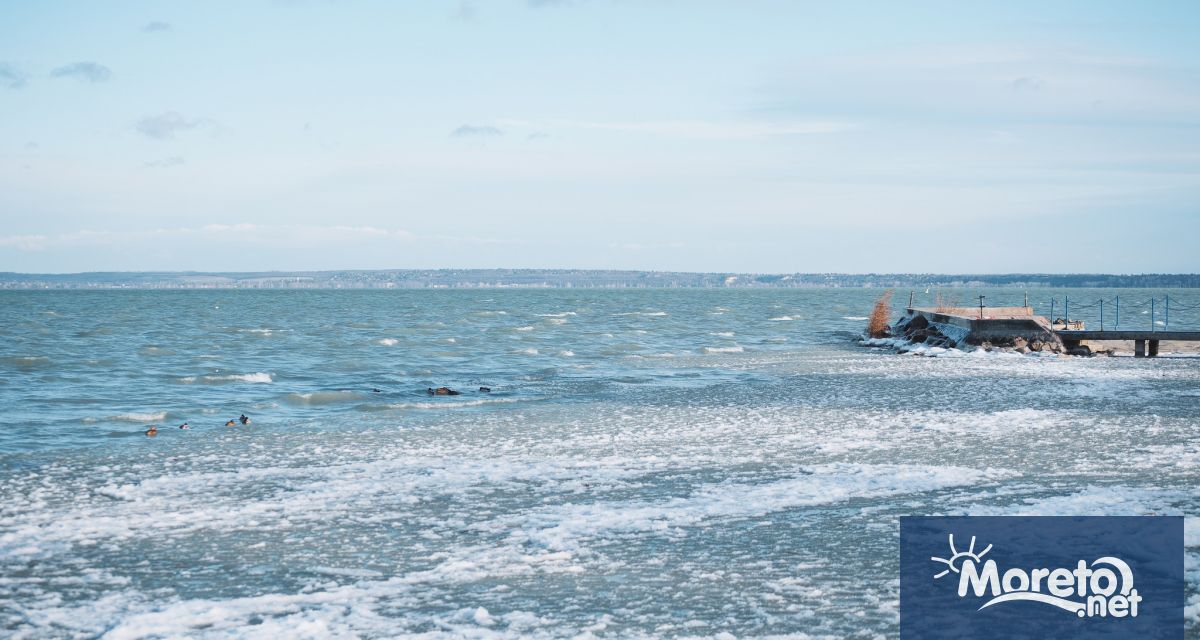 Леден дъжд и екстремни зимни условия предизвикаха хаос в транспорта