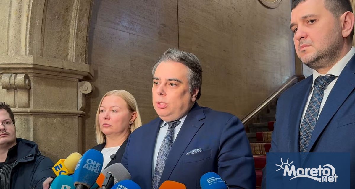 Лидерът на Продължаваме промяната Асен Василев посочи че най подходящата