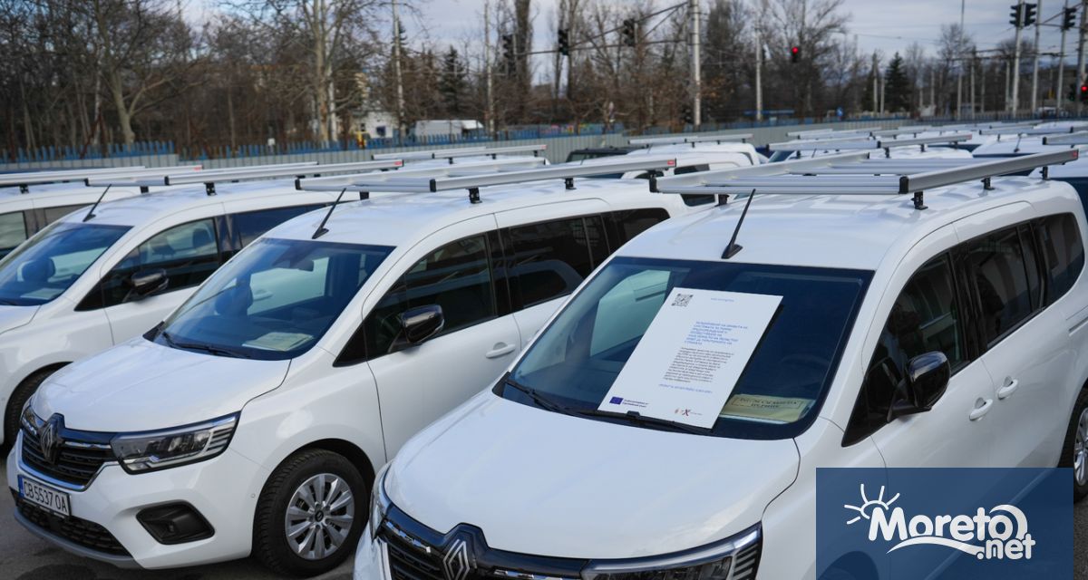 На МВР вчера бяха официално предоставени 30 нови автомобила за