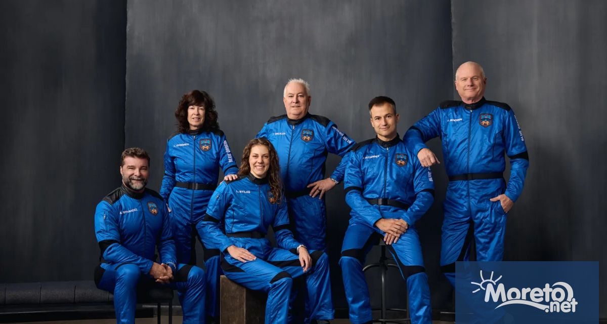 Шестима души достигнаха до ръба на Космоса с полет на