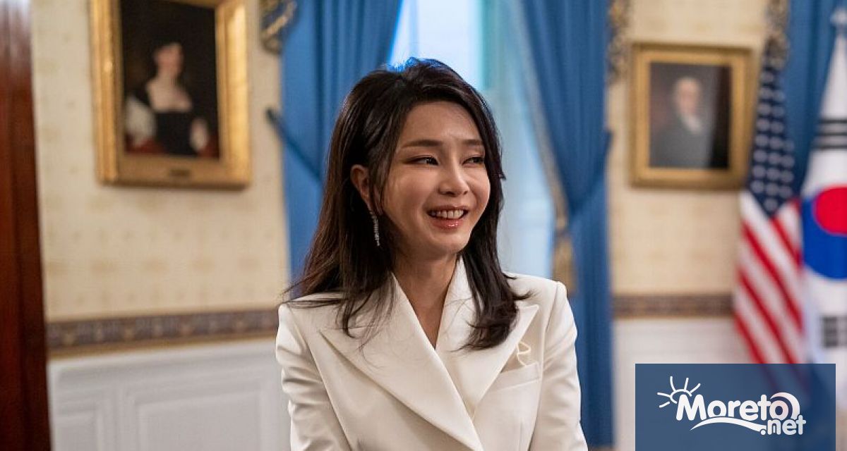 Южнокорейски съд днес осъди бившата първа дама Ким Кьон хи