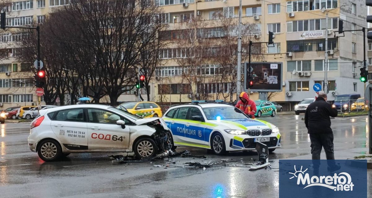 Пътнотранспортно произшествие между автомобил на СОД и линейка затрудни движението