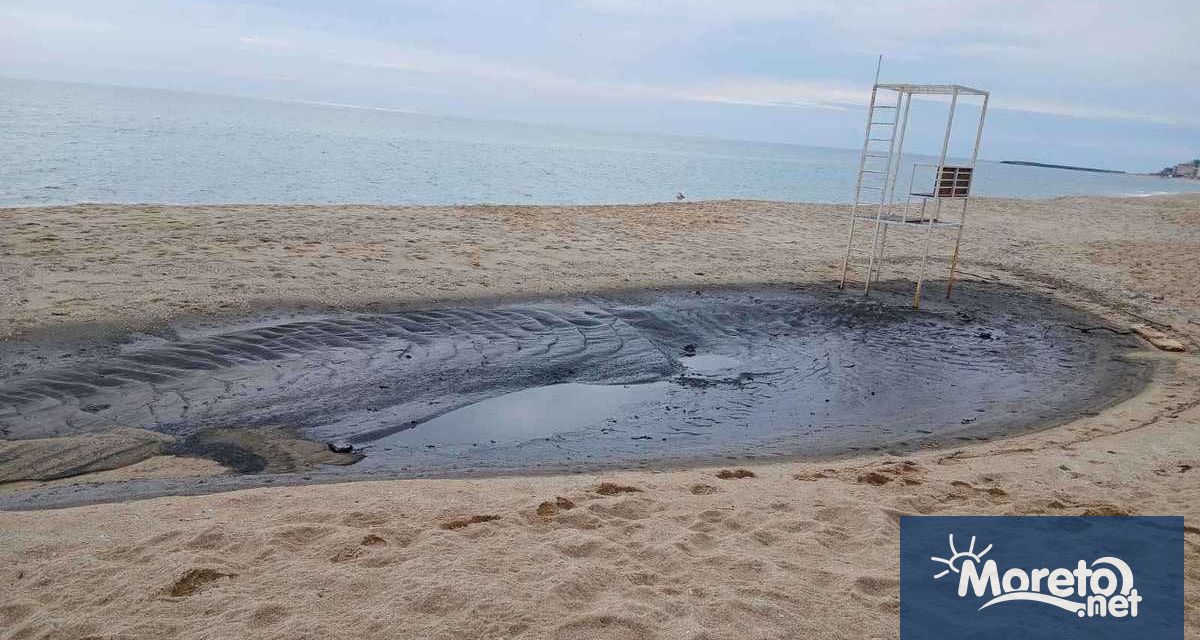 Замърсяването с мазут в северната част на плаж Кабакум край