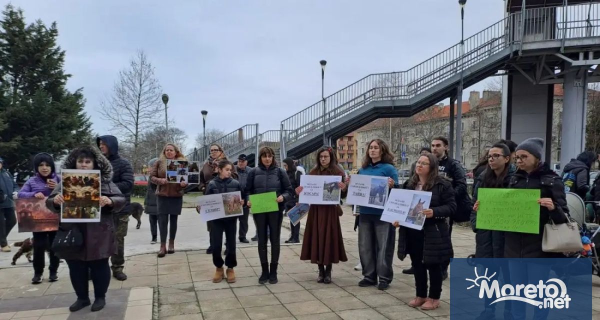 Жители на Варна излязоха на протест след пожара в историко