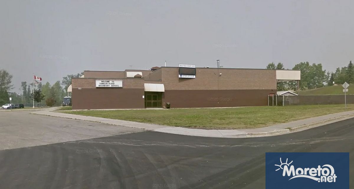 Най малко девет души загинаха при стрелба в гимназия и