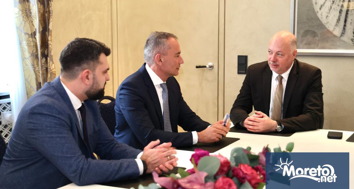 Премиерът в оставка Росен Желязков и министърът на външните работи