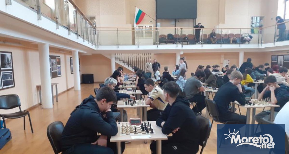 С участието на 30 отбора в залата на Юнашкия салон