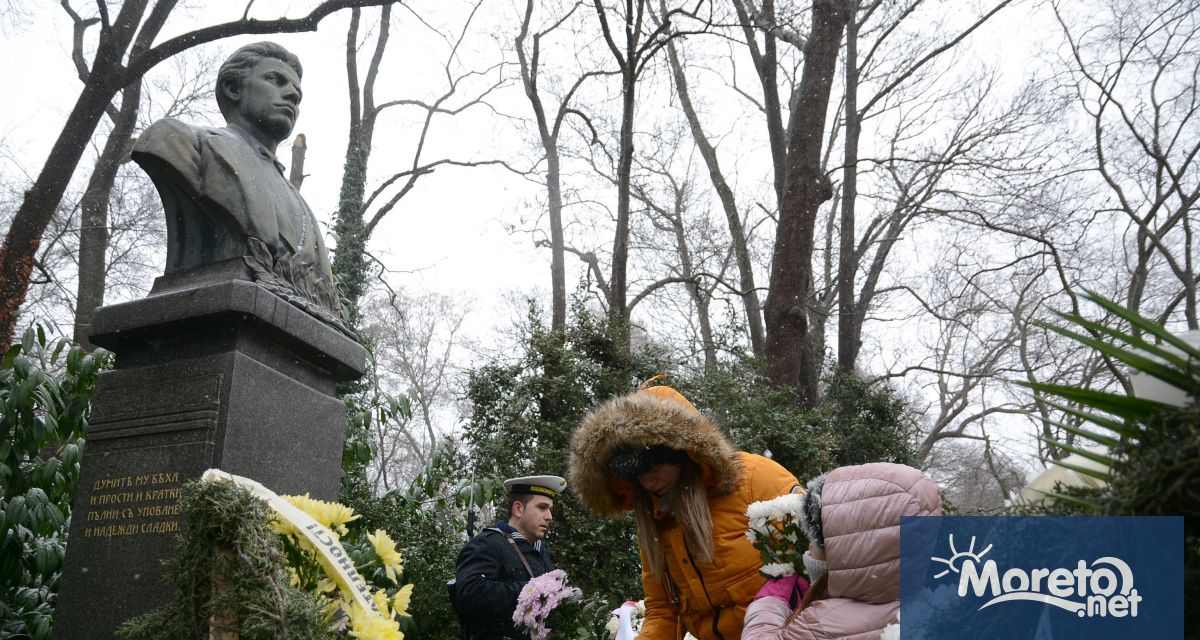 С военен ритуал и минута мълчание Варна отбеляза 153 години