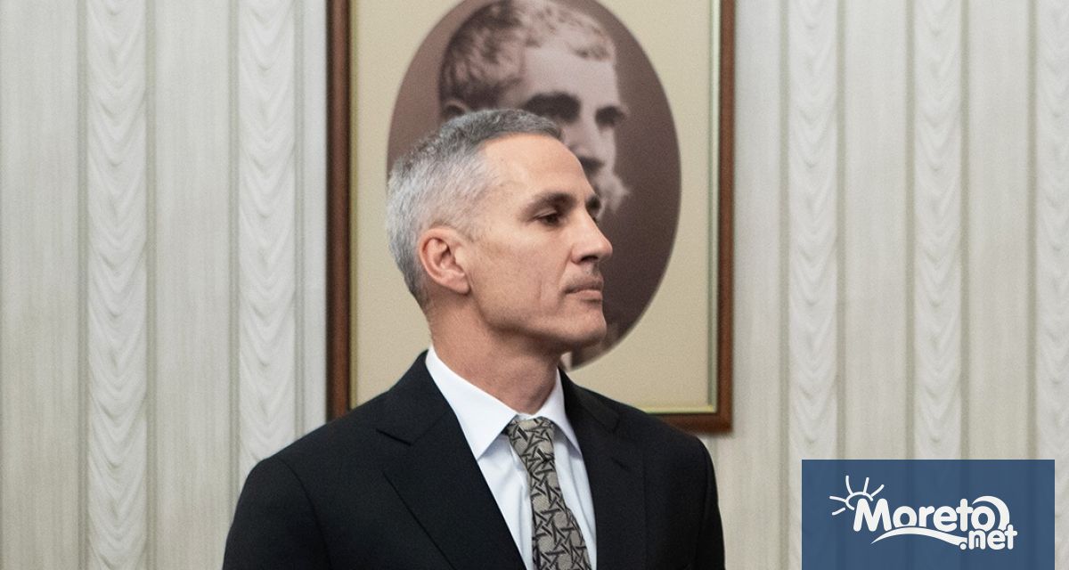 Кандидатът за служебен министър председател Андрей Гюров представи на президента