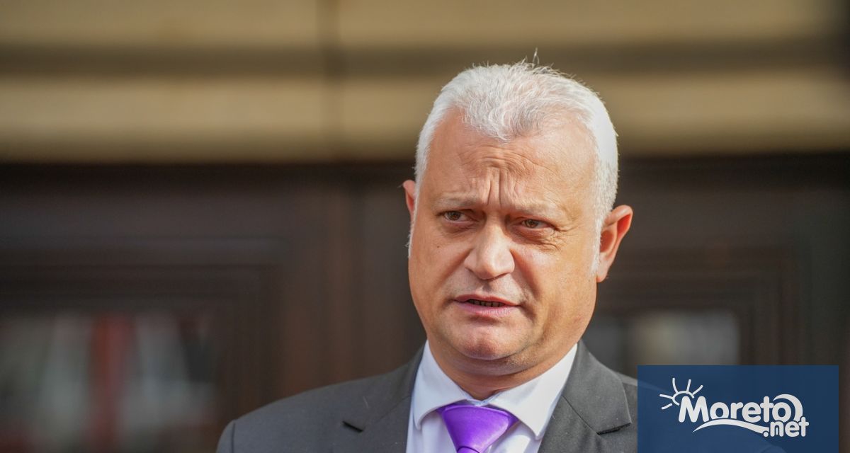 Новоназначеният служебен министър на вътрешните работи Емил Дечев формулира два