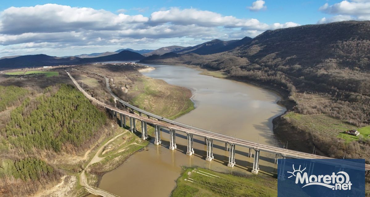 Язовир Камчия който осигурява питейна вода за Варна Бургас и