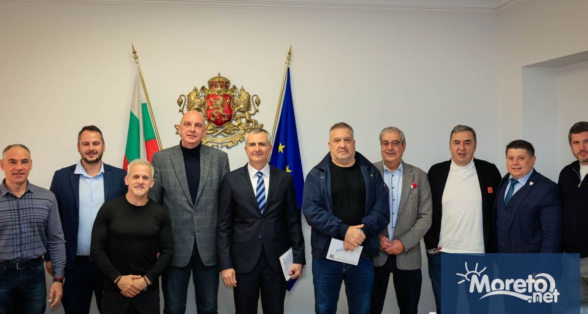 Министърът на младежта и спорта Димитър Илиев и неговият заместник