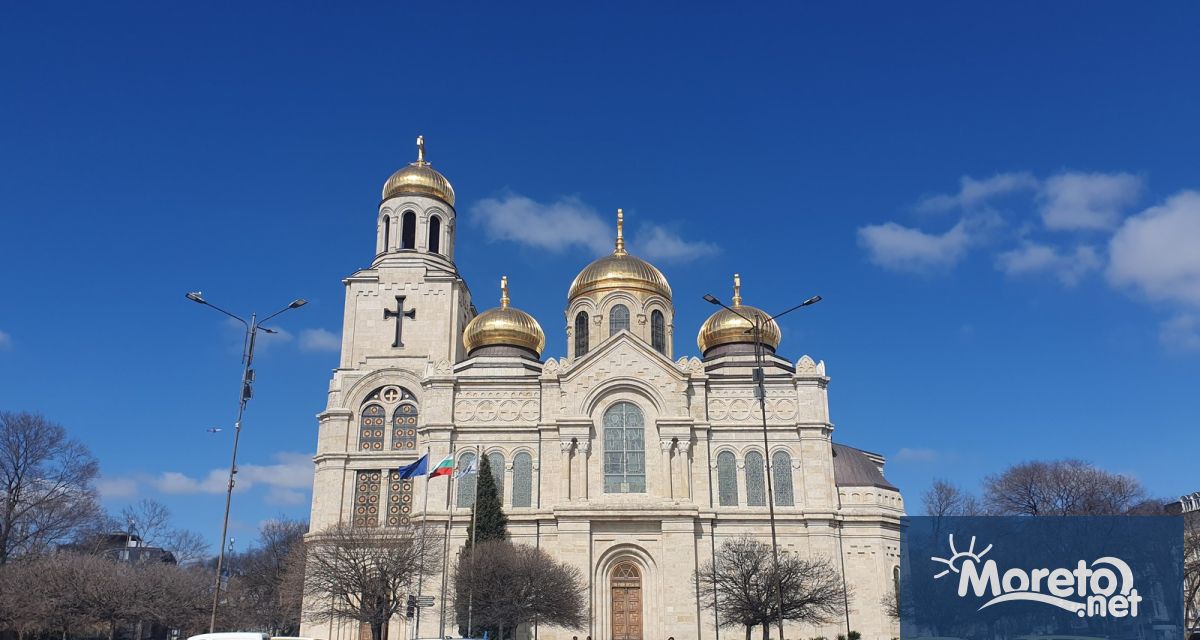 Таксиметровата местостоянка пред Катедралния храм Успение Богородично във Варна ще