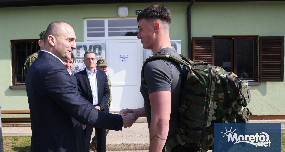 В началото на този месец първите наборници пристигнаха във военния