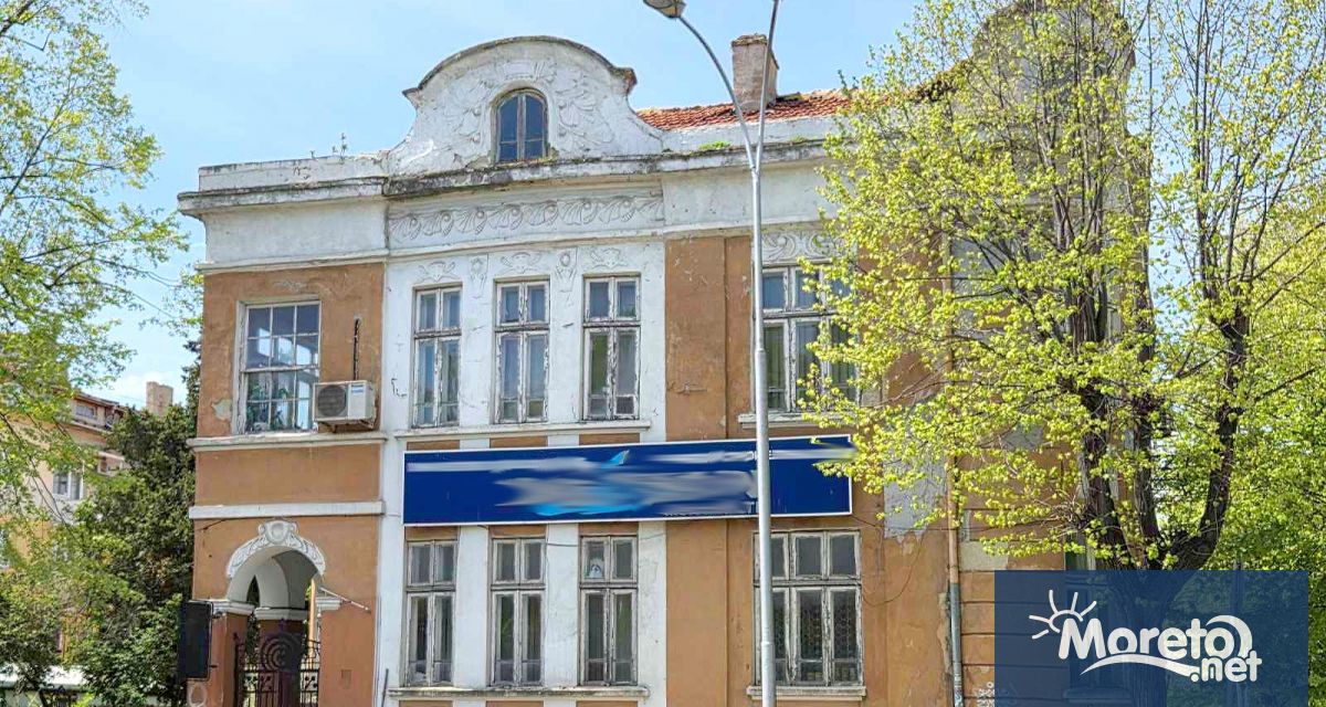 Надграждането на архитектурен паметник в центъра на Варна и превръщането