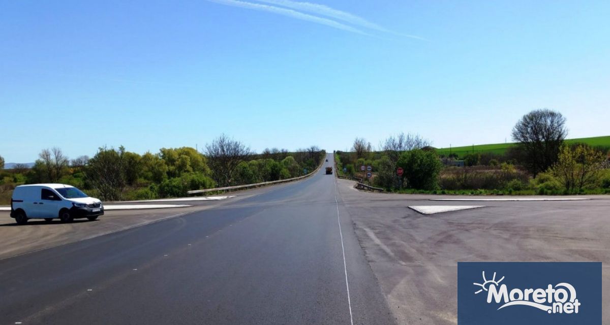 Завършва обновяването на близо 140 км републикански пътища по които