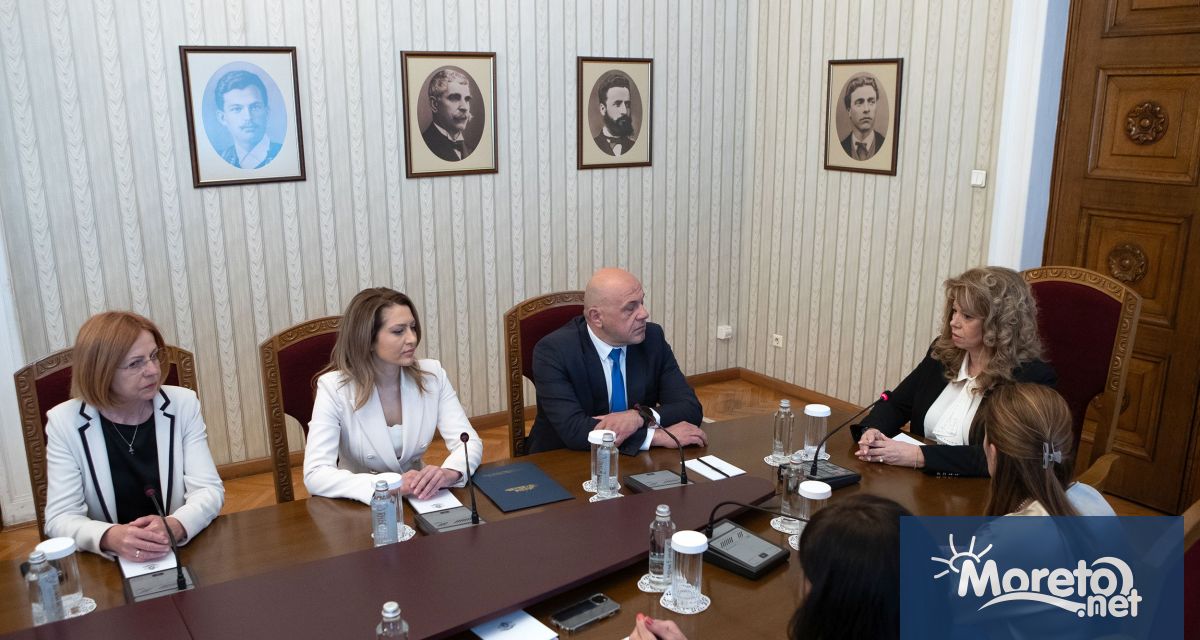 В новата политическа ситуация в която държавата се намира се