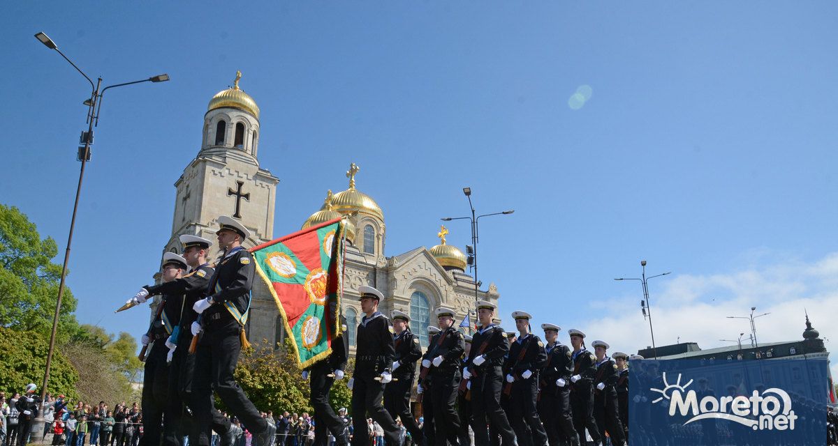 С тържествен военен ритуал пред Катедрален храм Успение Богородично Варна