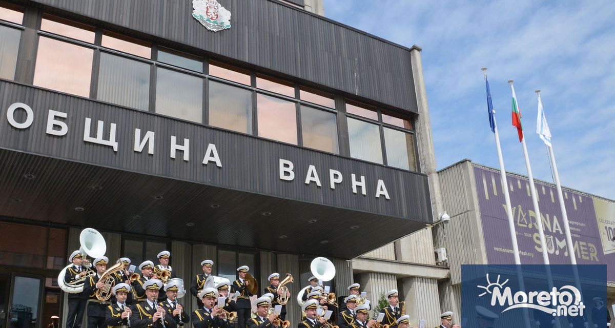 С тържествено изпълнение на химните на Република България и на