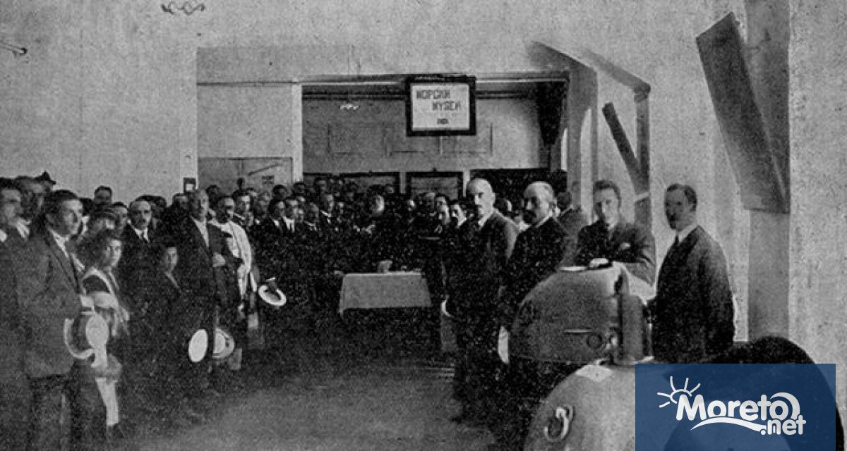 Преди 103 години на днешния ден е осветена първата публична