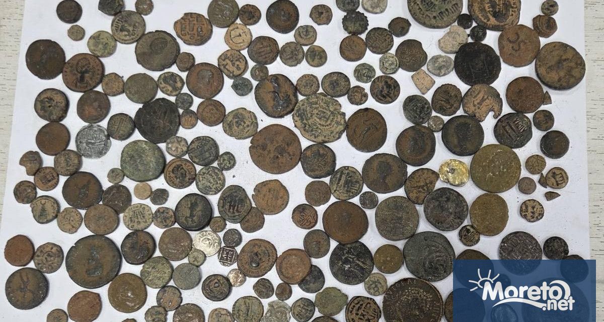 Над 4600 старинни монети пръстени и предмети са задържани от