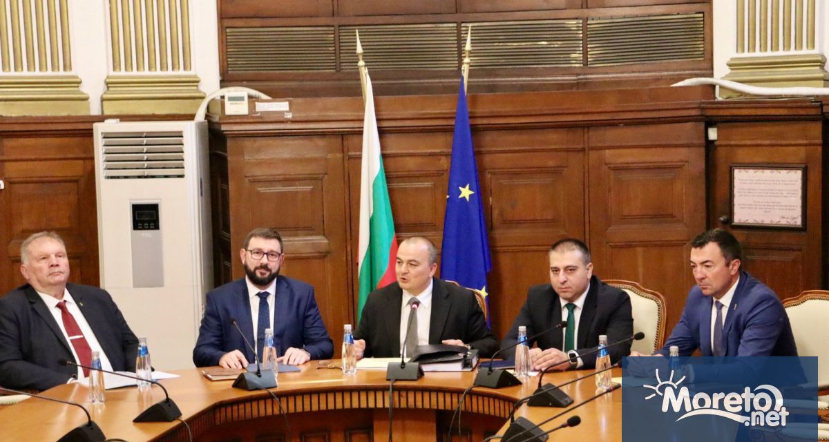 Министърът на земеделието и храните Пламен Абровски представи екипа си