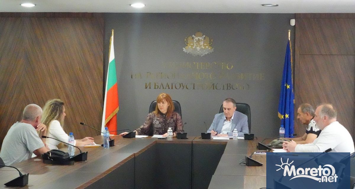 Заместник министърът на регионалното развитие и благоустройството Поля Занева Димитрова и временно