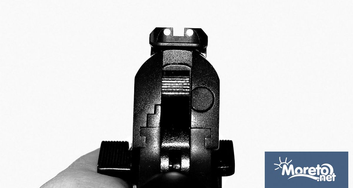 Двама души са убити при стрелба на международното летище в