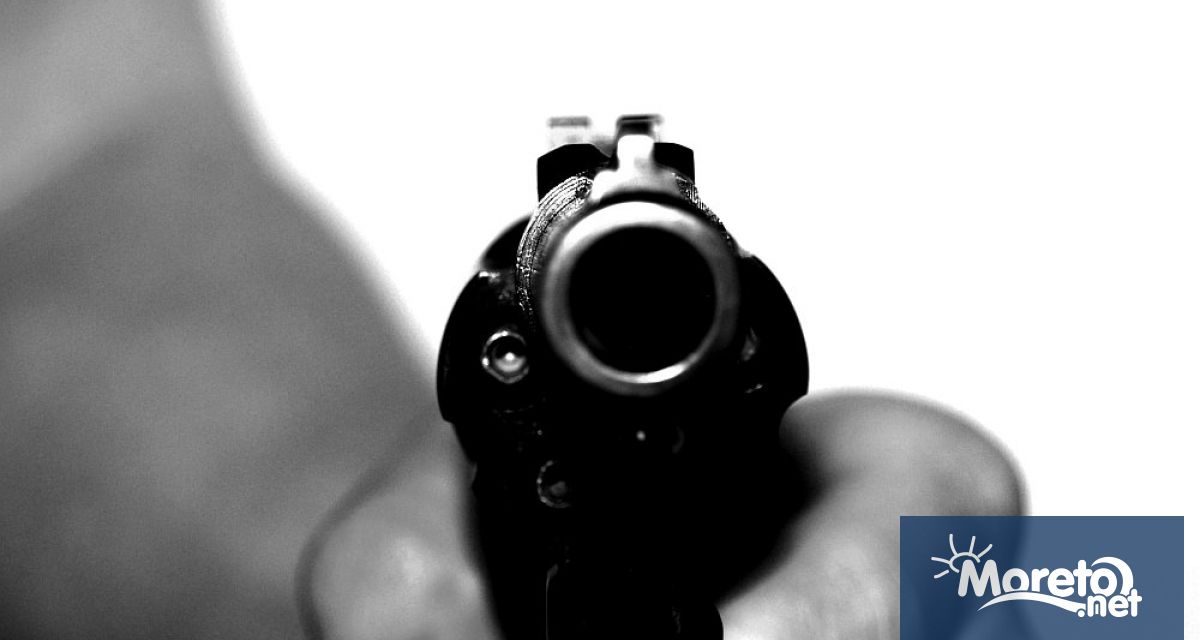 Шестима души са ранени при въоръжен конфликт в търговски център