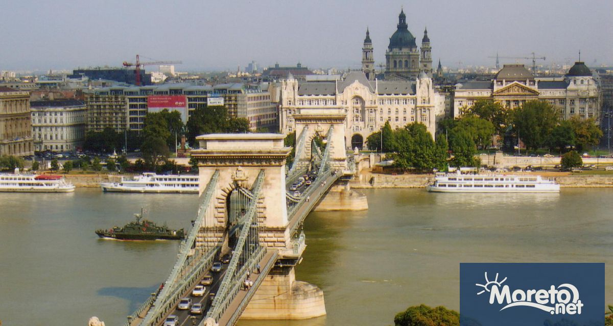 Двама души загинаха а други петима бяха в неизвестност след