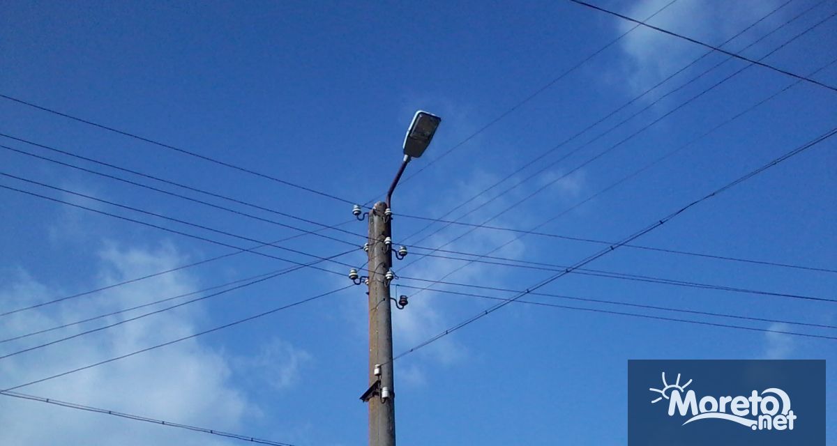 Във Варна се очаква доставката на 50 стълба за улично