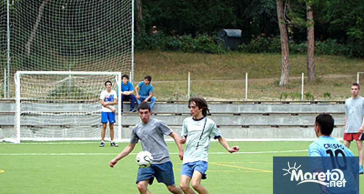 Във връзка с предстоящите официални празници и почивни дни през