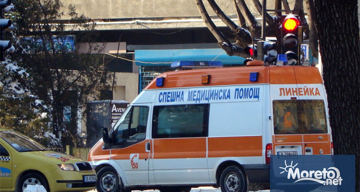 Директорът на РЗИ – Варна – проф д р Цонко Паунов докладва