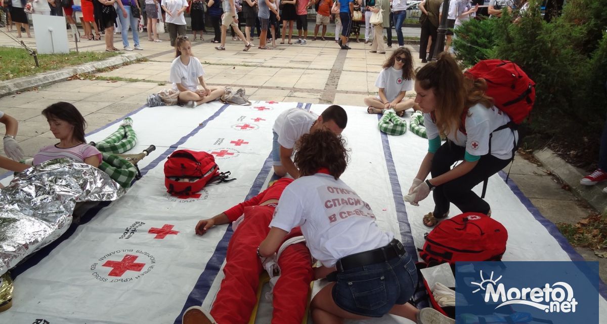 По предложение на Международната федерация на Червения кръст и Червения