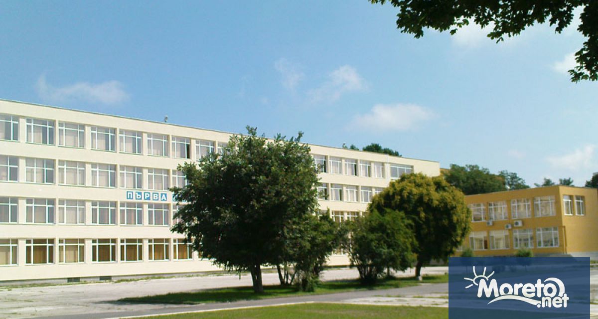 Стотици свободни места са обявени за прием в гимназиите във