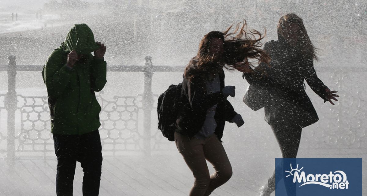 През нощта под влияние на циклон в западната акватория на