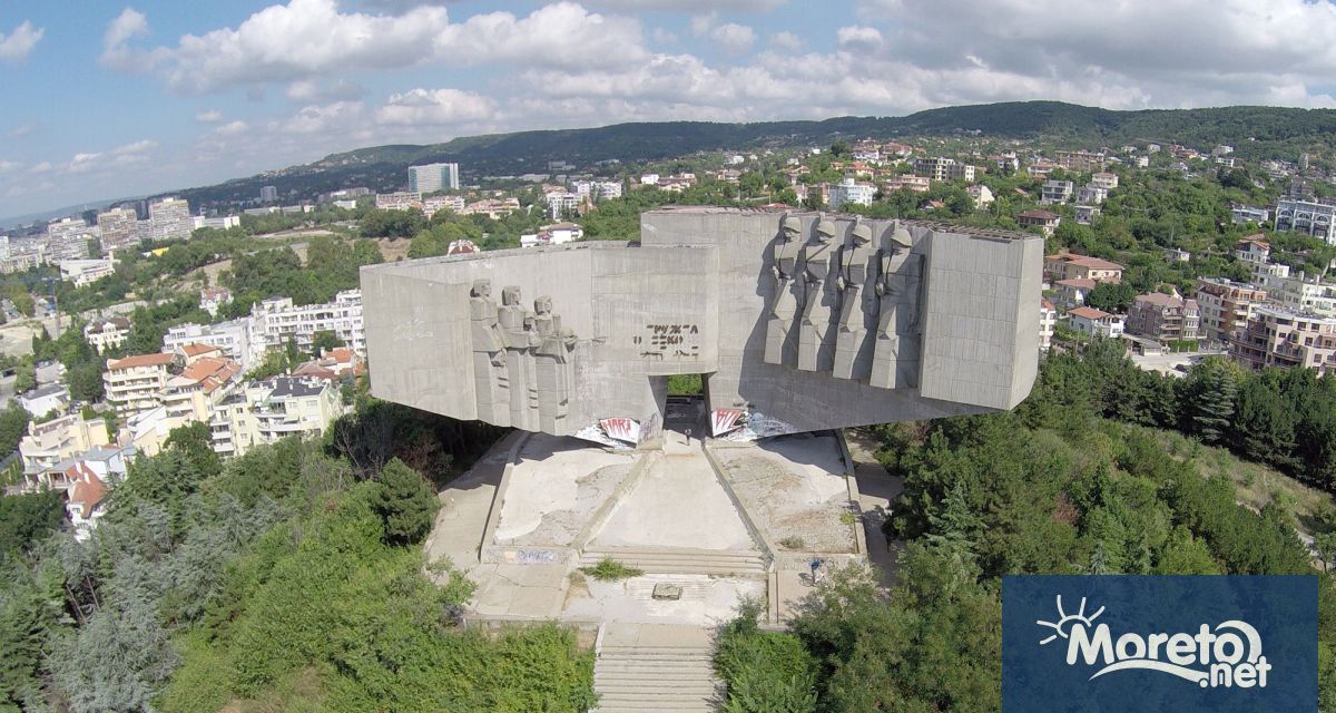 Ще възстановяват т.нар. "Паметник на българо-съветската дружба" във ...