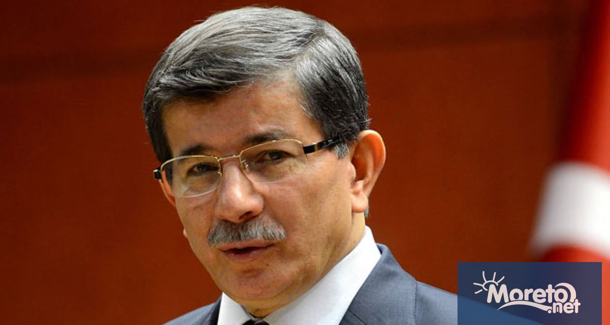 Бившият турски министър председател Ахмет Давутоглу днес предложи провеждането на референдум