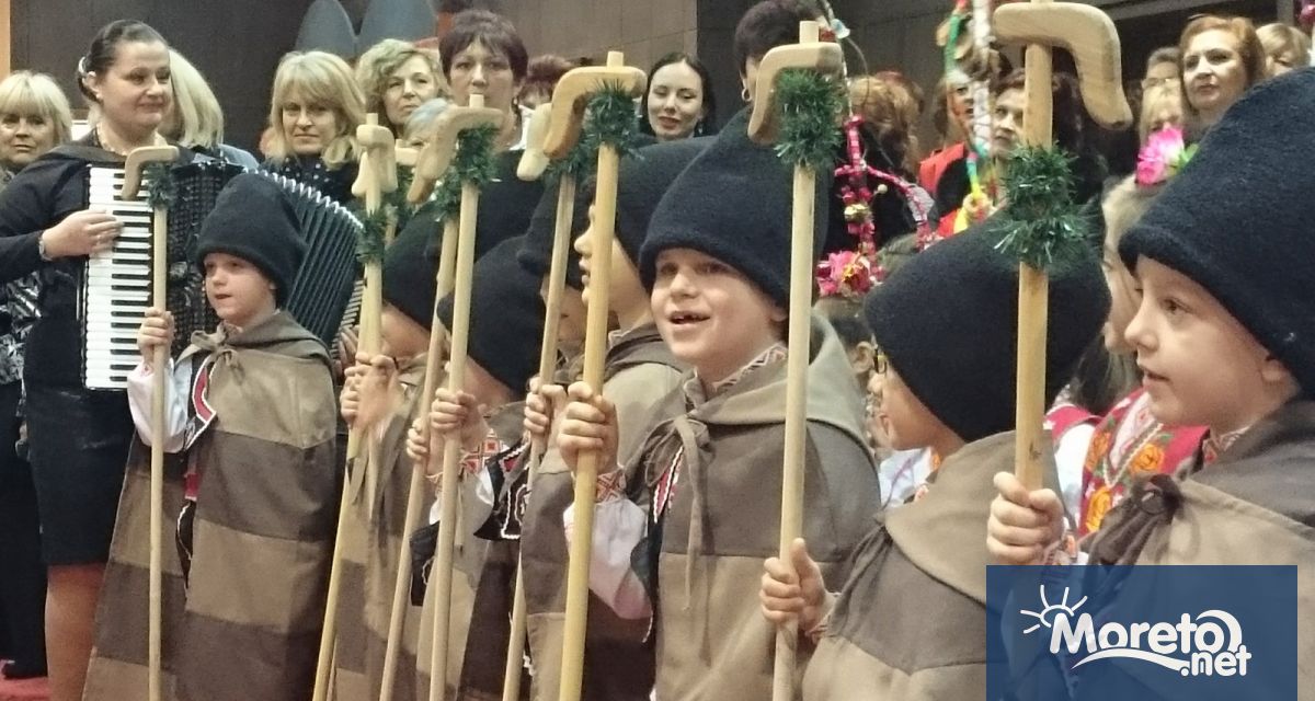 Коледуването е един от традиционните български обичаи Широко разпространен е