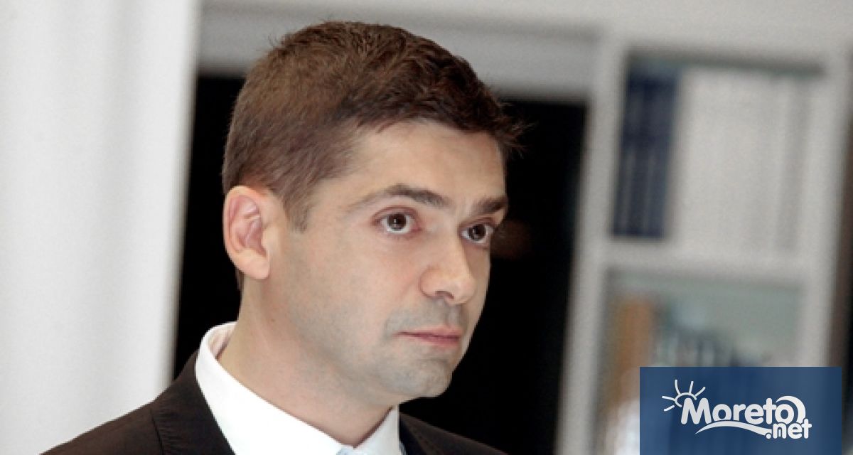 Д р Милен Врабевски е роден във Варна през 1968 г