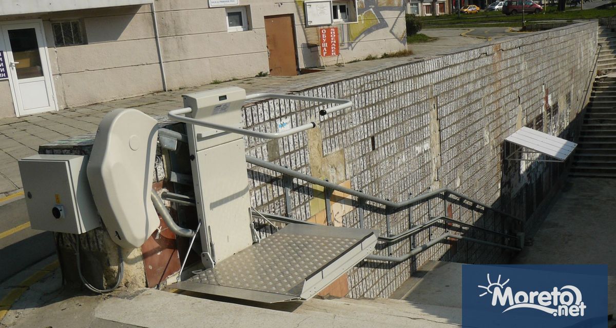 Изпълнител който да се грижи за поддръжката на стълбищните платформи