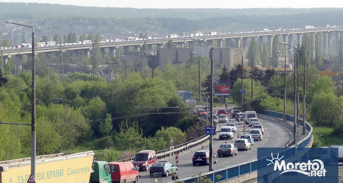 Близо 250 осветителни тела по стълбовете на Аспаруховия мост ще