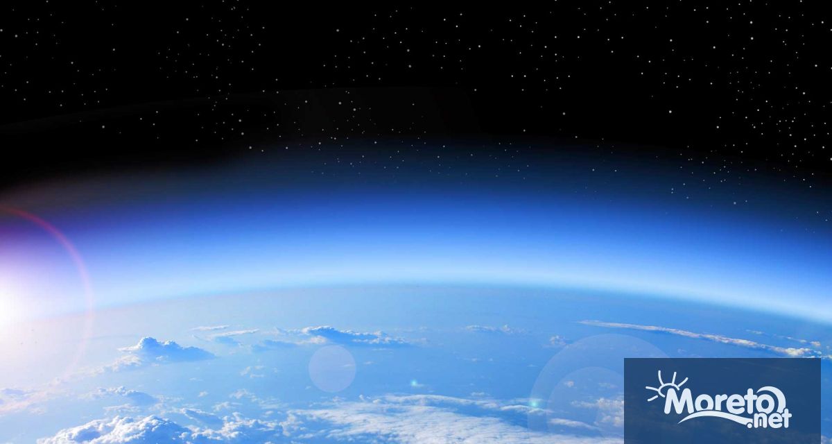 Трима китайски астронавти се завърнаха на Земята днес след повече