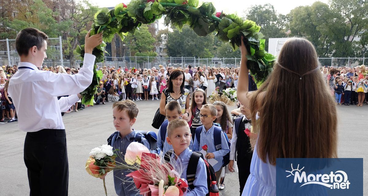 Броят на записаните ученици в първи клас към момента във