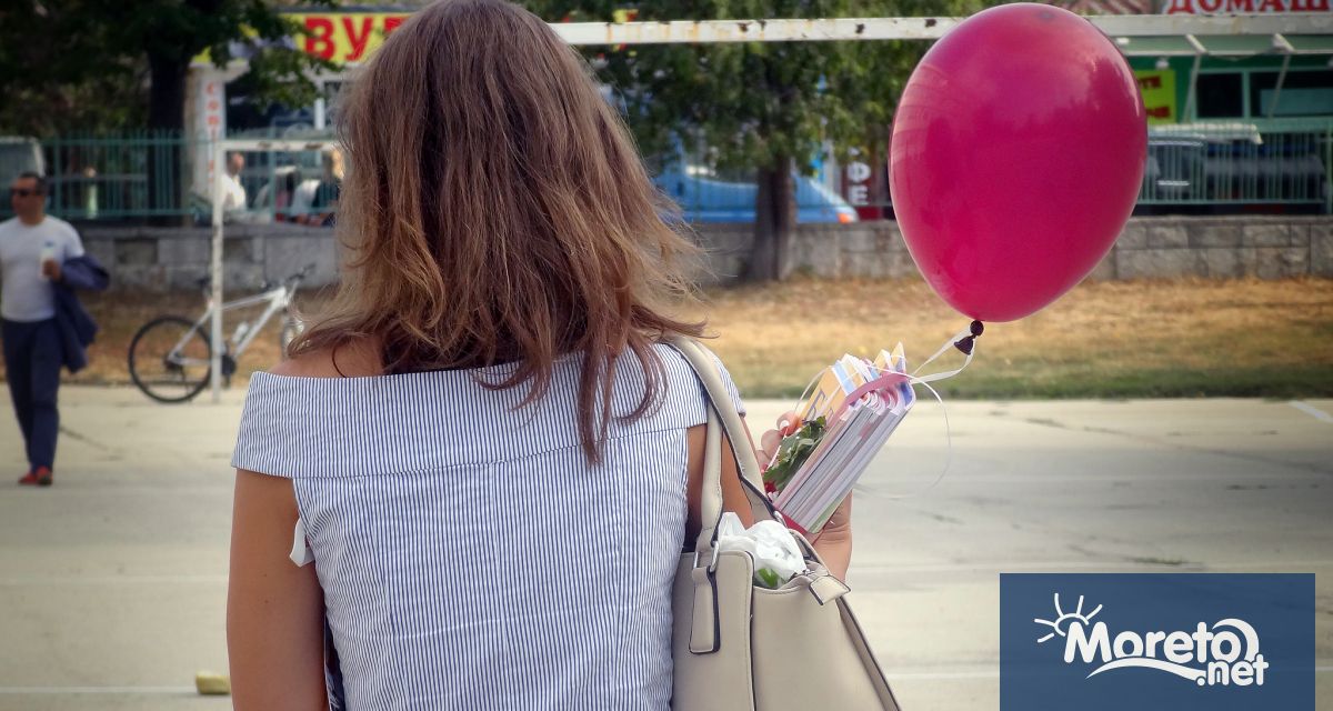 Броят на учителите до 35 – годишна възраст тази година