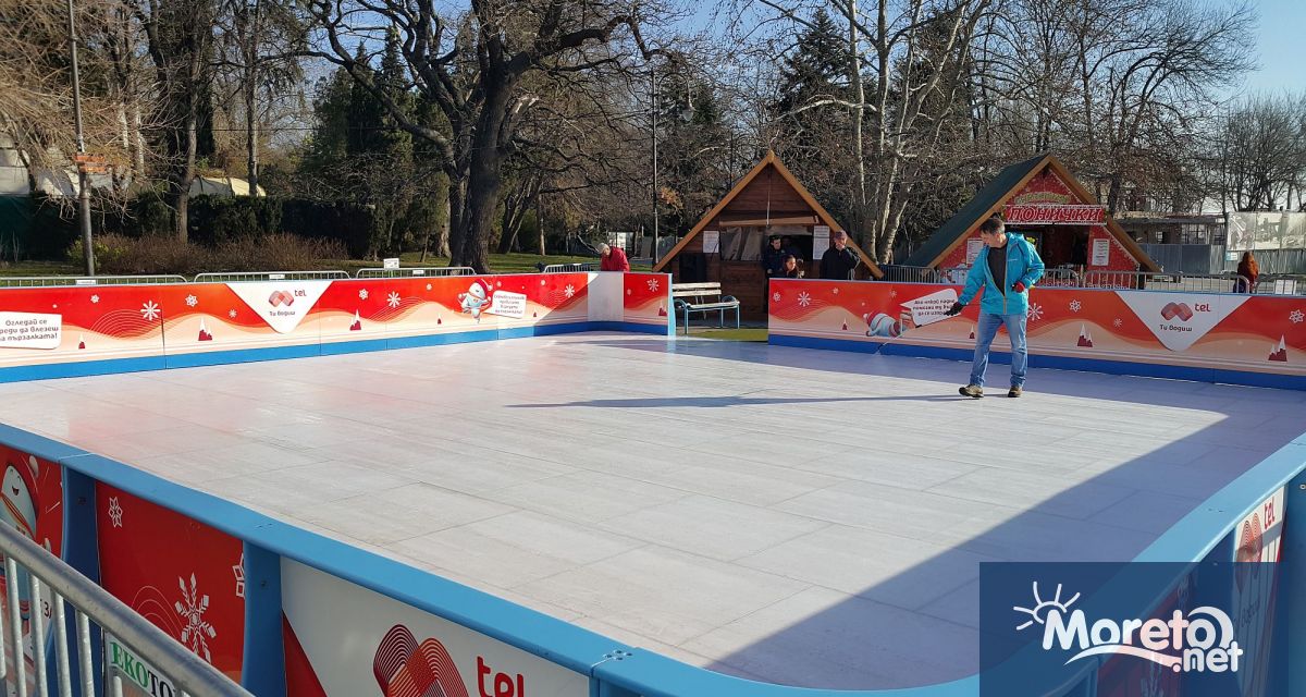Безплатна ледена пързалка работи за гражданите и гостите на Варна