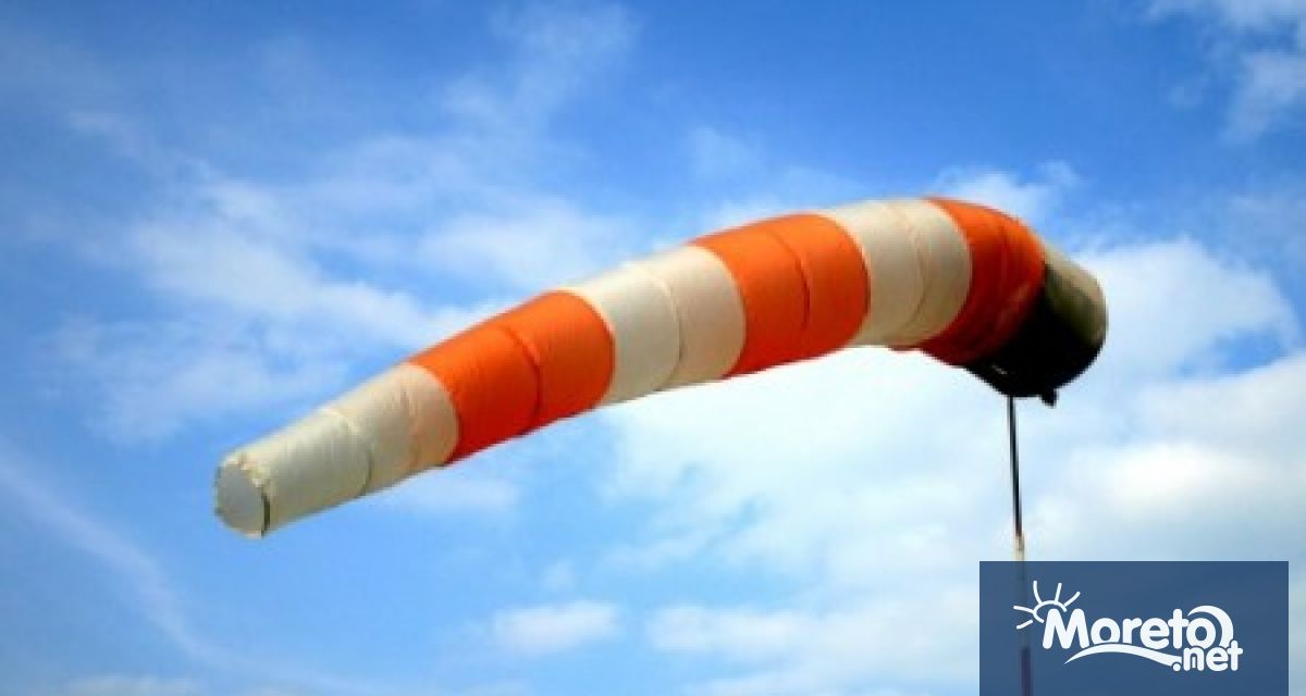 Оранжев код за бурен вятър е обявен в област Варна